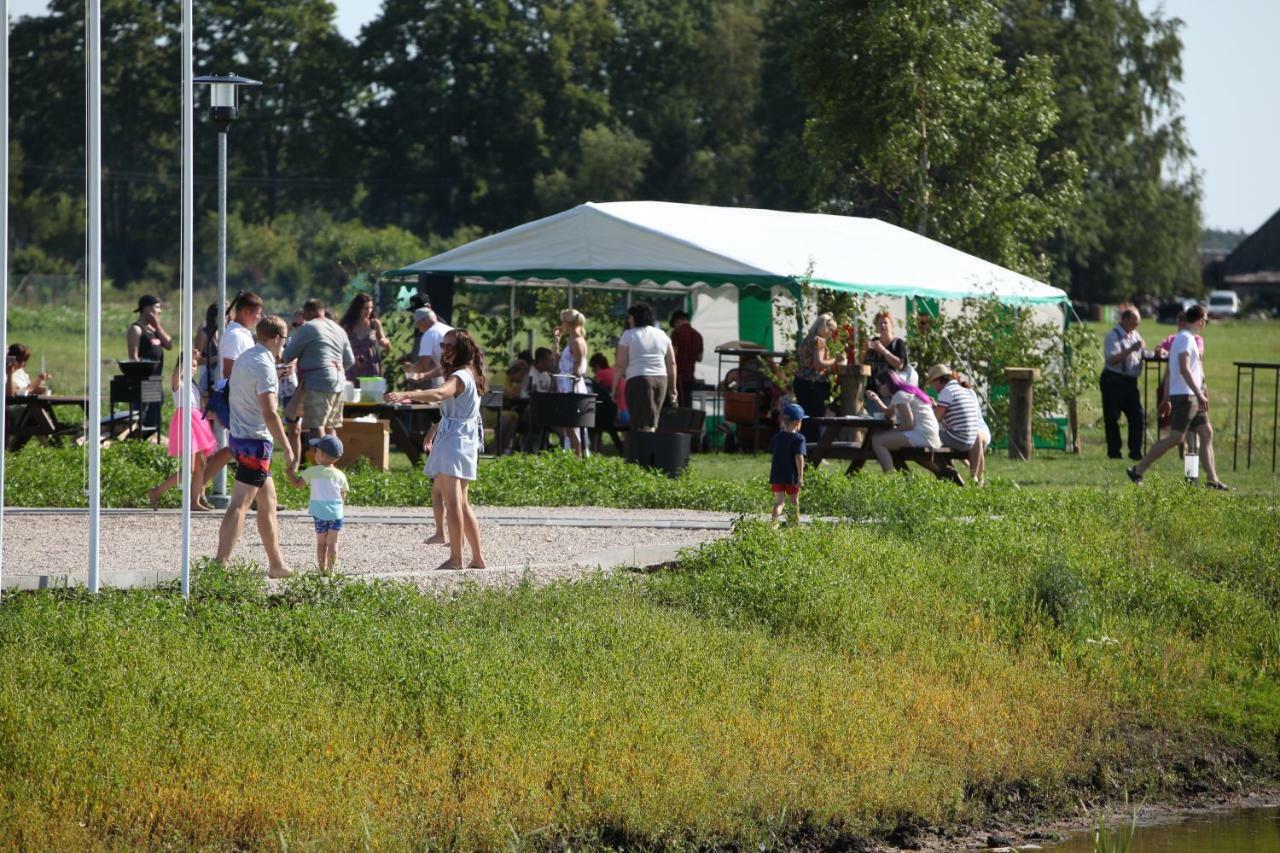 Karpu Dikis-Kempings Viesites Jaunmārupe Zewnętrze zdjęcie